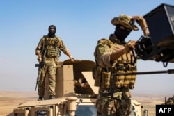 Бойцы Сирийских демократических сил (СДС) во время совместных учений с военными ВС США в северо-восточной сирийской провинции Хасака. 7 сентября 2022 года