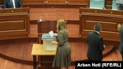 Votimi i zhvilluar gjatë seancës së 27 prillit.