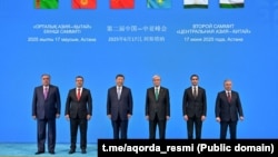 Liderii din Kazahstan, China, Kârgâzstan, Uzbekistan, Tadjikistan și Turkmenistan la cel de-al doilea summit China – Asia Centrală. Astana, 17 iunie 2025.