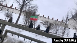 Казанда протестчылар арасында Татарстан байрагын күтәрүчеләр дә күренде