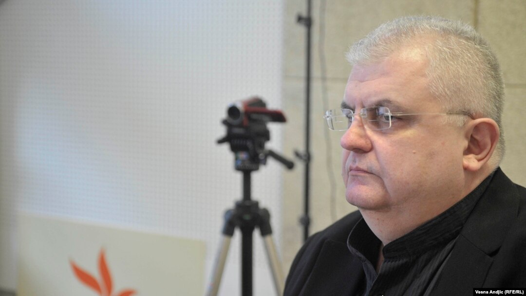 Čanak: Zanimljivo je da praktično identičnu prijavu protiv mene u Srbiji podnela (desno orijentisana) organizacija Dveri, a predsednik Skupštine Srbije Ivica Dačić čak je tražio od crnogorske policije da me uhapse i proteraju iz te zemlje