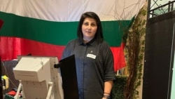 Цанка Петрова в секцията в Ийлинг, Лондон