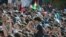 تظاهرات مردم اردن در ابراز همبستگی با فلسطینیان در مقابل سفارت اسرائیل در امان؛ خرداد ۱۴۰۰