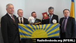 Сергій Ковальов (другий праворуч): можемо стати першими українцями, які підкорять Еверест із двох боків