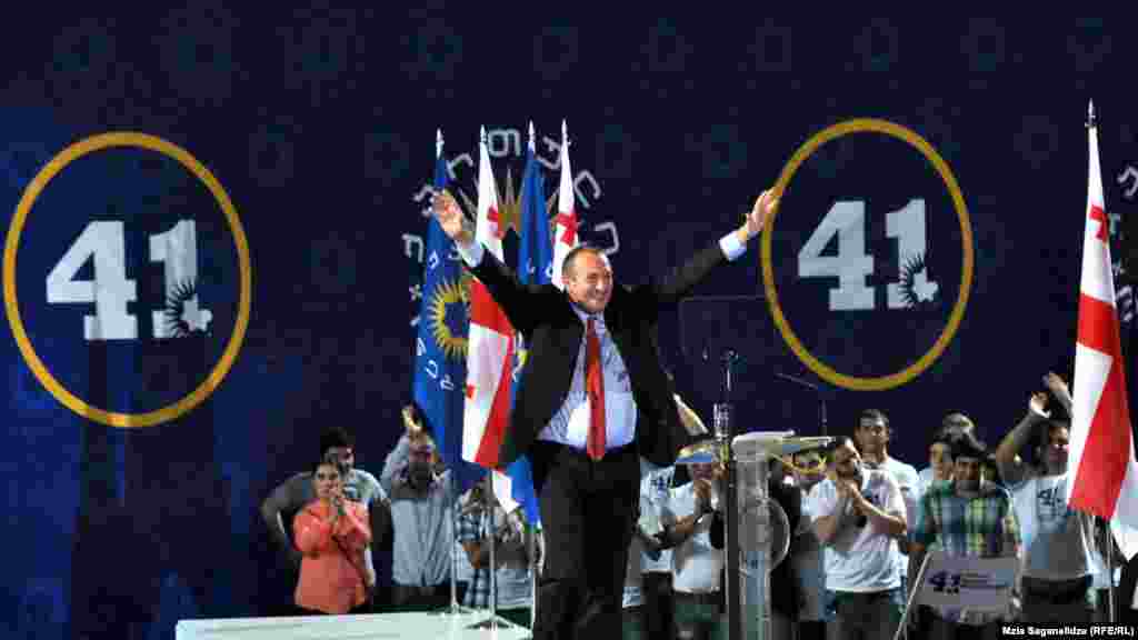 Giorgi Margvelashvili prezident seçkisi kampaniyasında mitinqdə, Tbilisi, 19 sentyabr 2013
