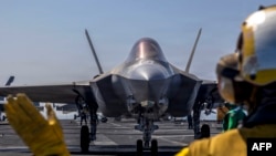F-35C Lightning II se priprema za polijetanje s palube nosača aviona USS Abraham Lincoln u Arapskom moru 15. februara.
