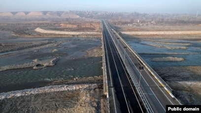 Бір қыз бен бір жігітті жатсынба Іш киім