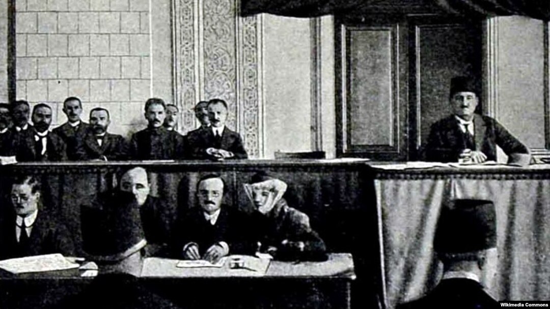 Azərbaycan Parlamentində MƏ.Rəsulzadənin çıxışı