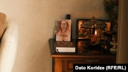 კანდელი ანის ფოტოსთან