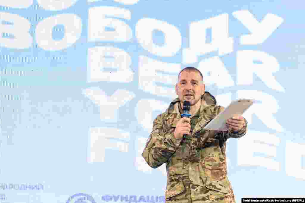 Колишній телеведучий  Вадим Карп’як, а зараз військовослужбовець ЗСУ, під час офіційної частини відкриття «Книжкового Арсеналу»