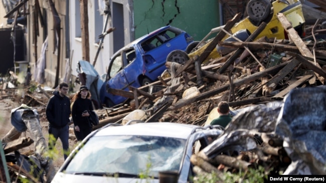 Наслідки торнадо в Чехії: зруйновано кілька населених пунктів (фото)