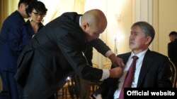 Подготовка к интервью президента КР. Иллюстративное фото