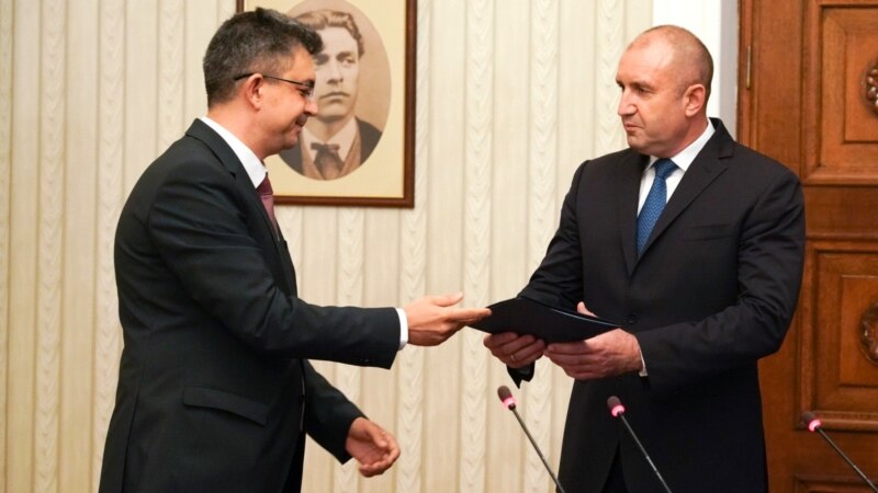 Радев предлага Парламентот да го избере Пламен Николов за премиер на Бугарија