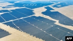 Panouri solare la parcul fotovoltaic Shagehuang din Lingwu, în regiunea Ningxia din nordul Chinei (arhivă).
