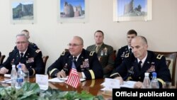 Armenia - Major General John Gronski (R), a deputy commander of U.S. Army Europe, and Kansas Adjutant General Lee Tafanelli (C) meet with Armenian Defense Minister Seyran Ohanian in Yerevan, 20Sep2016.