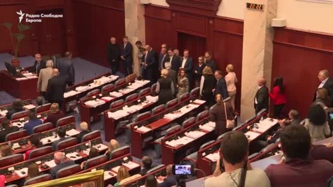 Пратениците обезбедија двотретинско мнозинство за уставни измени