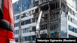 Наслідки удару російського безпілотника по офісній будівлі в Києві, 25 вересня 2026 року