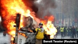 Paris, Champs-Elysées, 24 noiembrie 2018. REUTERS/Benoit Tessier 