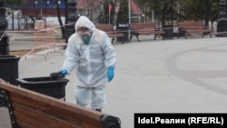 A worker disinfects a public space in Ufa, which only reported its first COVID-19 death on April 7.