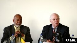 Senatorët Alcee L. Hastings dhe Benjamin L. Cardin. 
