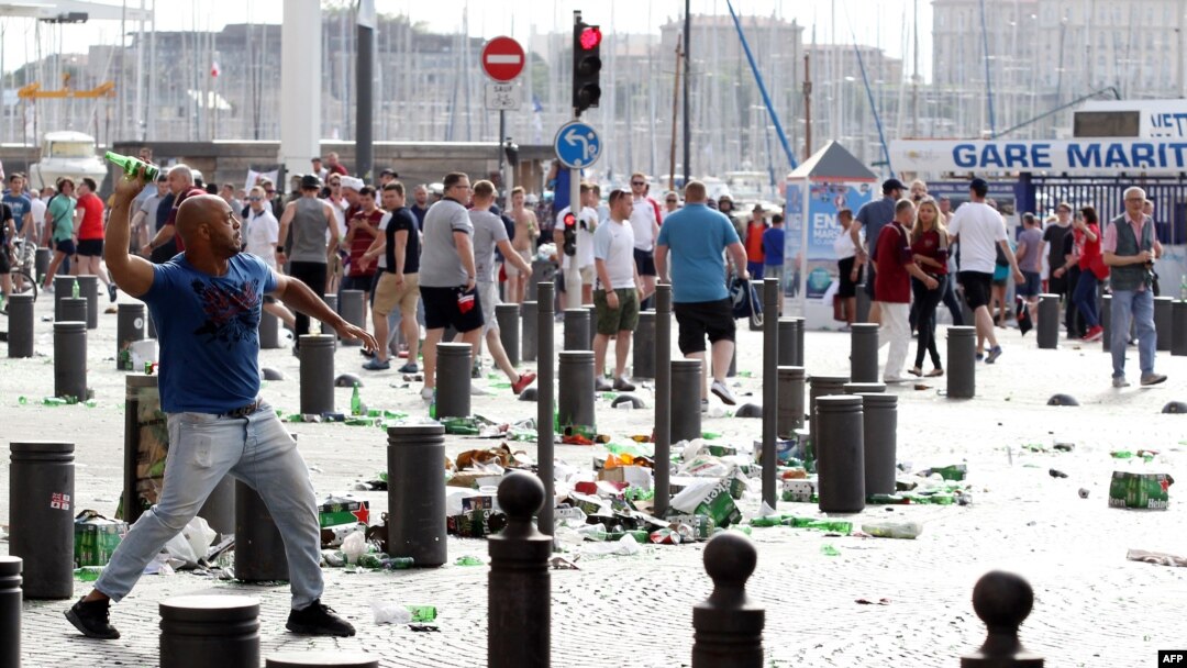 Russian and English fans clashed at the Euro 2016 tournament in France and several Russians were expelled.