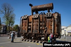 Згорілий трансформатор однієї з електростанцій, знищений під час одного з ракетних ударів РФ по столиці. Київ, 19 вересня 2024 року