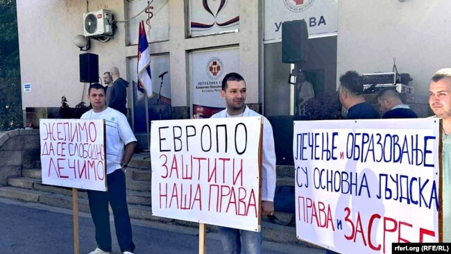 Protestë e punëtorëve shëndetësorë në Mitrovicën e Veriut më 19 shtator.