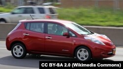 O mașină Nissan Leaf la New York