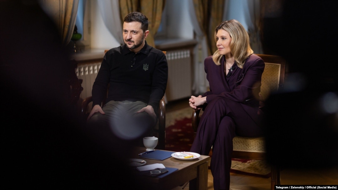 Президент України Володимир Зеленський та перша леді Олена Зеленська під час інтерв'ю телемарафону «Єдині новини». 2 січня 2025 року