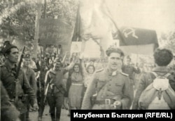 Партизани в днешен Благоевград, 9 септември 1944 г. Източник: www.lostbulgaria.com