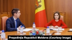 Maia Sandu, asistată de ministrul de Externe, Mihai Popșoi, a avut o videoconferință cu ambasadorii R. Moldova, la care a trasat principalele obiective ale politicii externe a țării pentru anul viitor, 21 decembrie 2024.