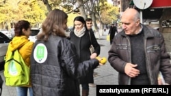 «Քաղաքացու որոշում» կուսակցության անդամները Մաշտոցի պուրակում, Երևան, 26-ը նոյեմբերի, 2018թ․