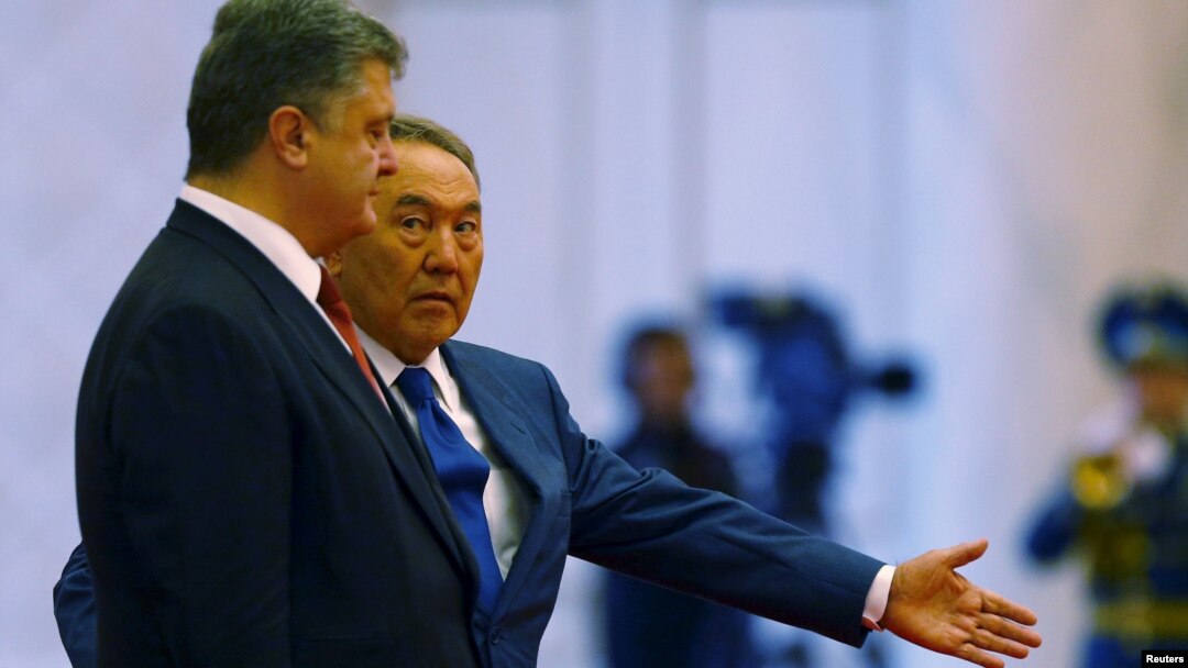 Қазақстан президенті Нұрсұлтан Назарбаев пен Украина президенті Петр Порошенко. Астана, 9 қазан 2015 жыл.