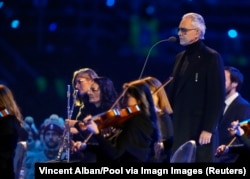 Андреа Боччели ән салып тұр. Милан, Италия, 6 ақпан, 2026 жыл.