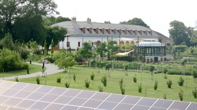 Hadházy Ákos Hatvanpusztáról: „Itt 6000 négyzetmétert építettek fel a legdrágább anyagokból”