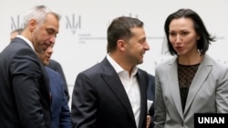 Ուկրաինա - Նախագահ Վլադիմիր Զելենսկին, գլխավոր դատախազ Ռուսլան Ռյաբոշապկան և Գերագույն հակակոռուպցիոն դատարանի նախագահ Օլենա Տանասևիչը դատարանի աշխատանքի մեկնարկին նվիրված միջոցառման ժամանակ, Կիև, 5-ը սեպտեմբերի, 2019թ․