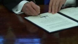 Доналд Трамп аз фармонаш ҳимоят кард