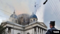 25 августа 2006 года Сято-Троицкий собор был охвачен пламенем