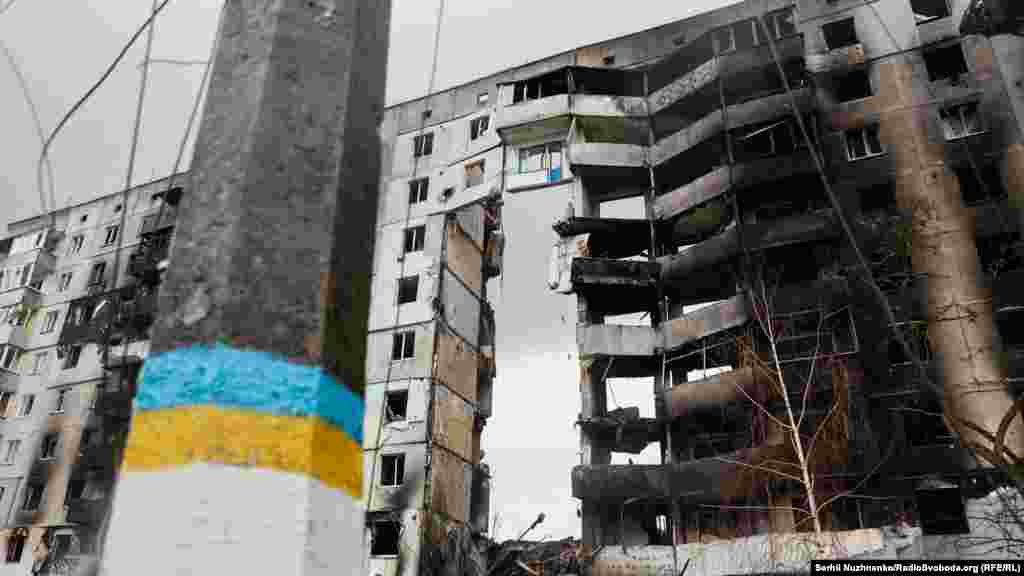 Зруйновані будинки в Бородянці, квітень 2022 року. На сьогодні й досі невідома точна кількість загиблих у Бородянці. Є люди, які зазначені в списках зниклих безвісти