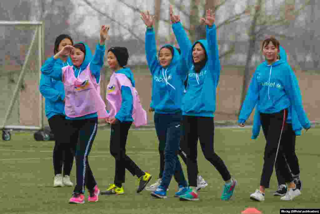 Матчи проходили на поле &laquo;Центра футбола&raquo; в Бишкеке.