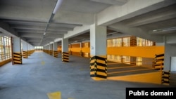 Көп кабаттуу унаа токтотмо жайы. Бишкек. Апрель, 2026-жыл.