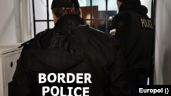 Pripadnici bugarske policije u akciji protiv krijumčara migranata.