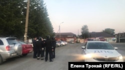 Усиление возле местного отдела полиции в Мошкове
