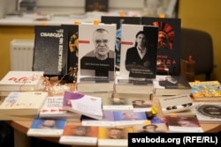 Стэнд выдавецтваў «Полацкія лябірынты» і «Сьведкі»