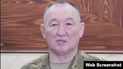 Қорғаныс министрі Дәурен Қосанов Каспийдегі әскери жаттығу кезіндегі сарбаздардың қазасына орай мәлімдеме жасап тұр. 25 қыркүйек 2026 Скриншот