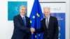 Prim-ministrul interimar al Moldovei, Eugen Osmochescu (stânga), la una din întâlnirile din marja noii conferințe interguvernamentale Moldova-UE, Bruxelles, 14 iulie 2026. 