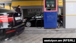 Բենզալցակայան Երևանում, արխիվ