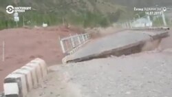 Cелевой поток в Таджикистане разрушил мост