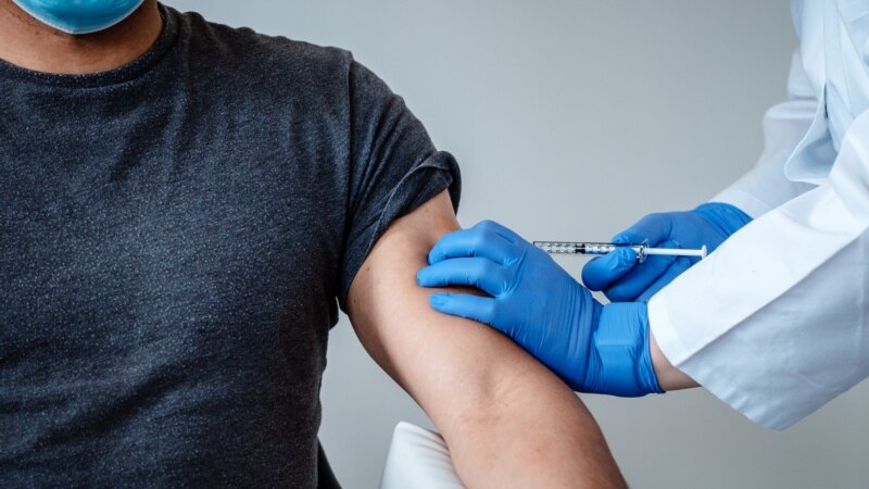 Британия начнет на этой неделе вакцинацию против COVID-19
