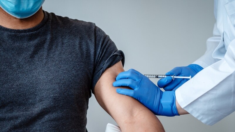 Над 8000 луѓе во Германија повторно ќе примат вакцина поради сомнеж дека им бил даден физиолошки раствор